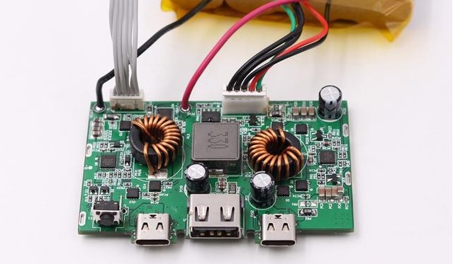 小耳朵電源:業界首個輸出100W移動電源方案可同時給倆臺筆記本充電
